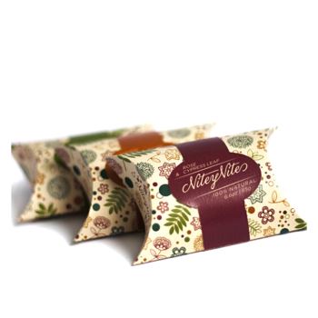 Ke paʻi nei i ka pahu pahu paʻi no ka lole a me nā scarf